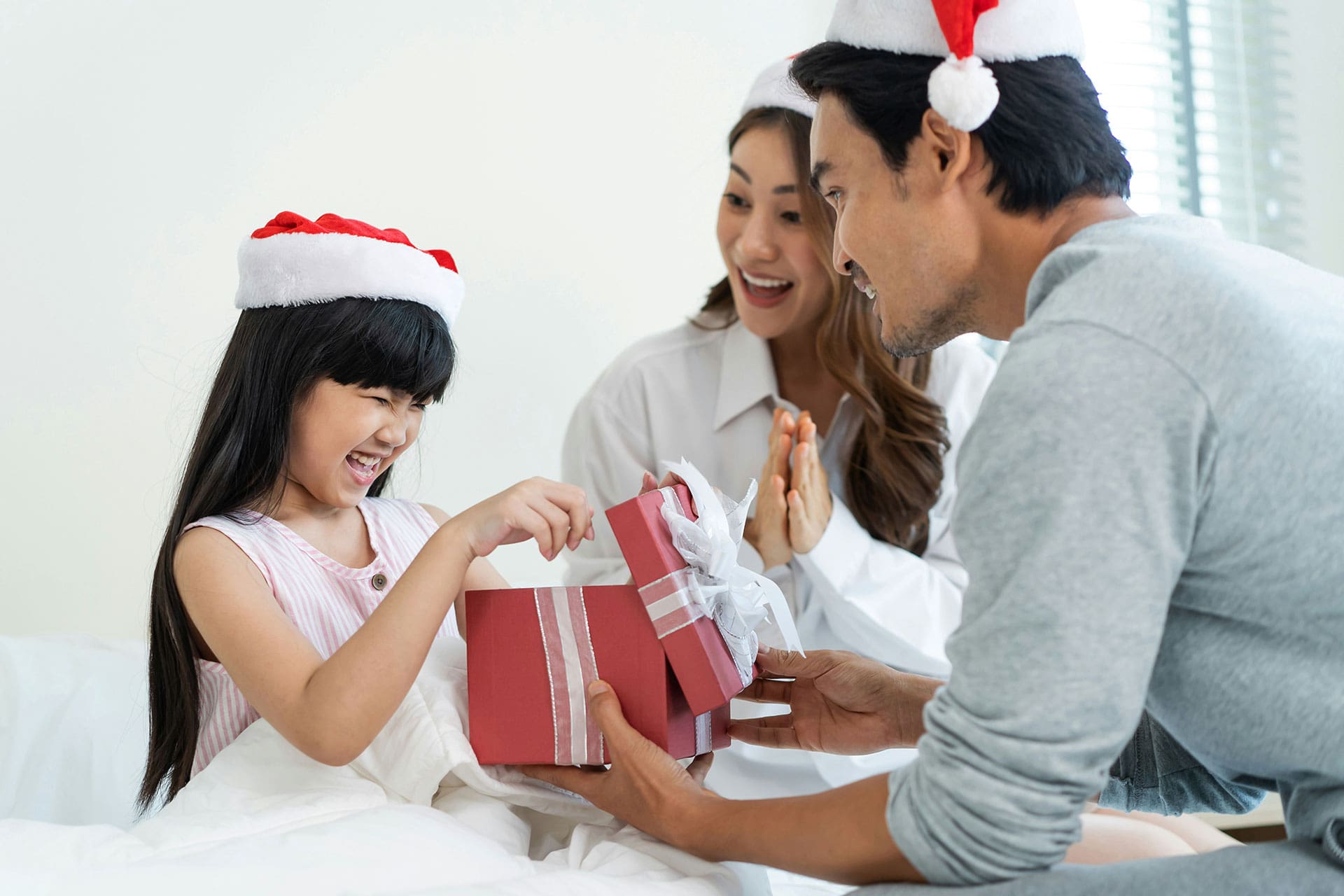 Mindful Parenting During Holidays: Teaching Kids Kindness and Compassion